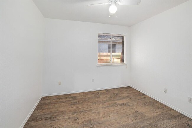 Building Photo - 1109 Fossil Cove