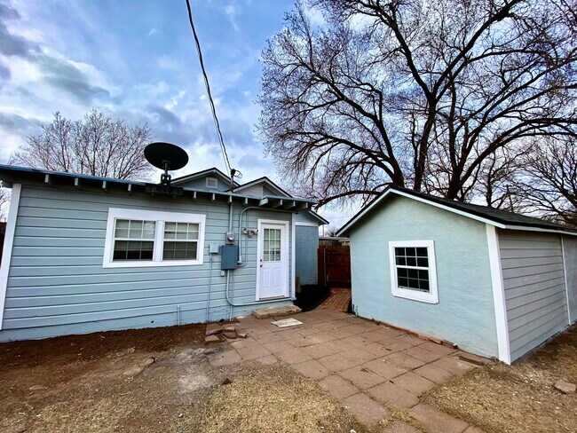 Building Photo - 1922 26th St