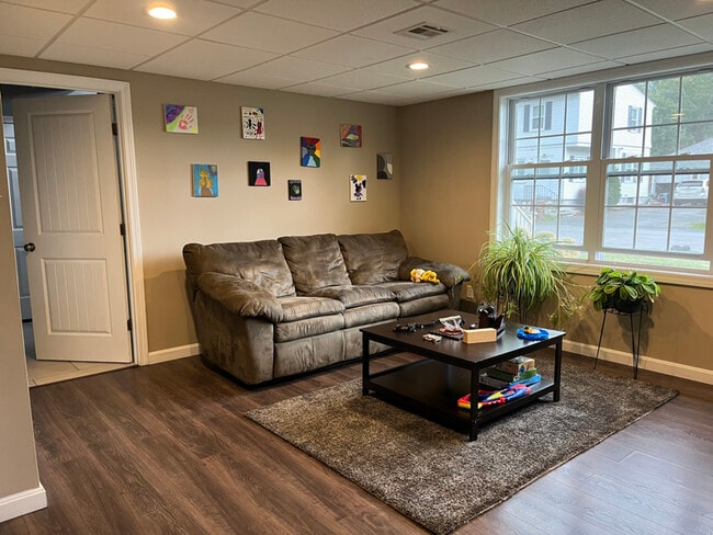 Building Photo - 16 Ferncliff Ave