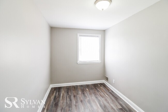 Building Photo - Nice 4BR 1.5BA Brick Home