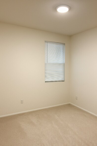 Building Photo - 7464 Starry Night Pl