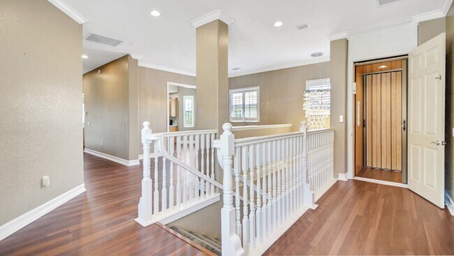 Building Photo - Southern Living At It's Best!!