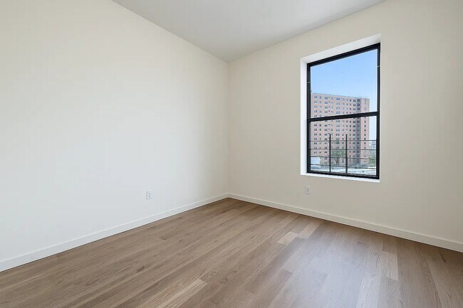 Building Photo - 524 W 134th St