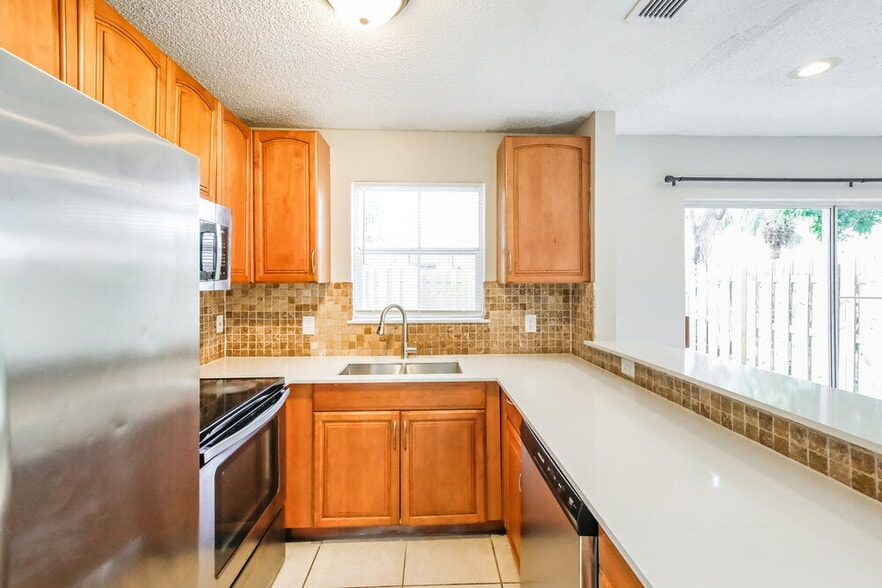 Building Photo - 6701 Fern St