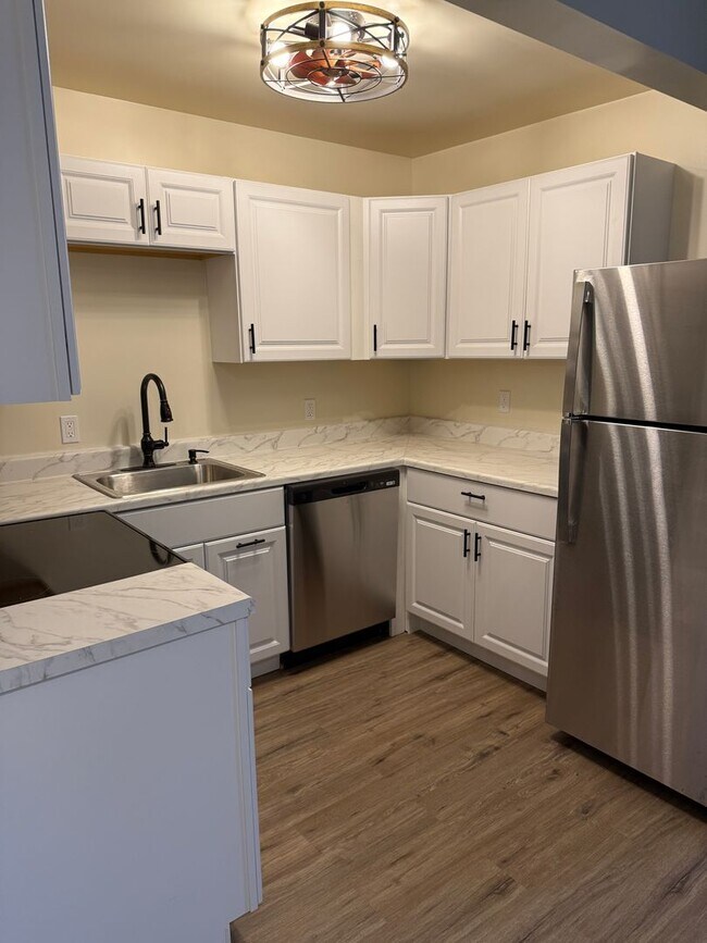 Building Photo - Newly Renovated 2BR in Downtown Myersville!