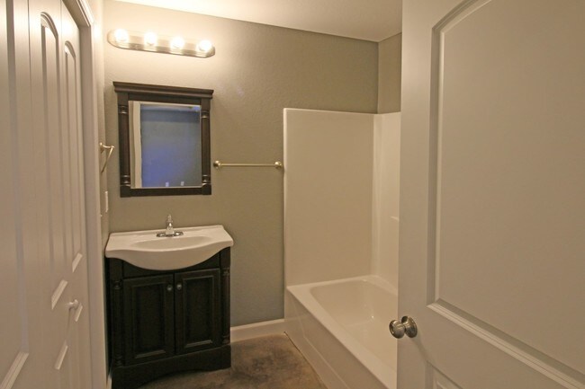 Building Photo - 1012 E Boswell St