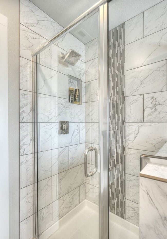 Building Photo - A Charming and Cozy 4 Bed 3.5 bath home in...