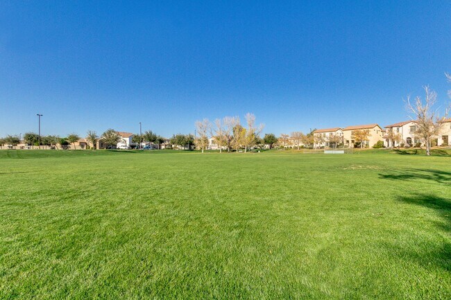 Building Photo - Gorgeous 3 bed/2 bath in Power Ranch!