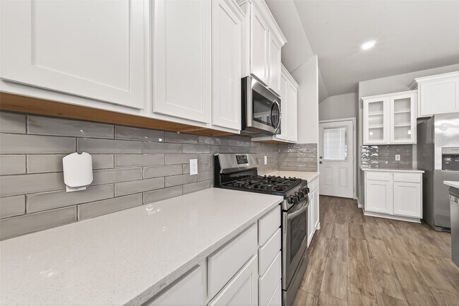 Building Photo - 6823 Escondido Dr