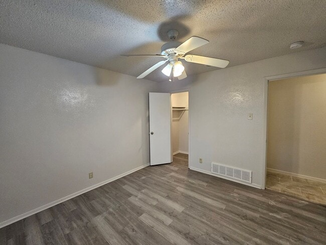 Building Photo - Beautifully Renovated 2-Bedroom Half Duple...