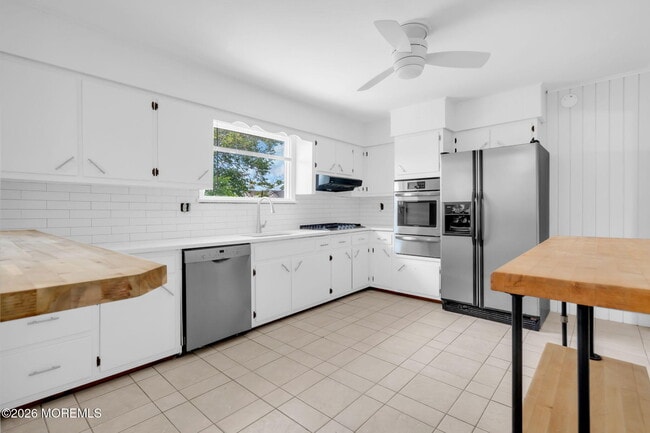Building Photo - 10 Harbour Way
