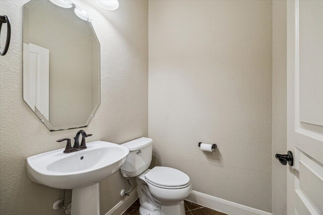 Building Photo - 5902 Chatham Cove