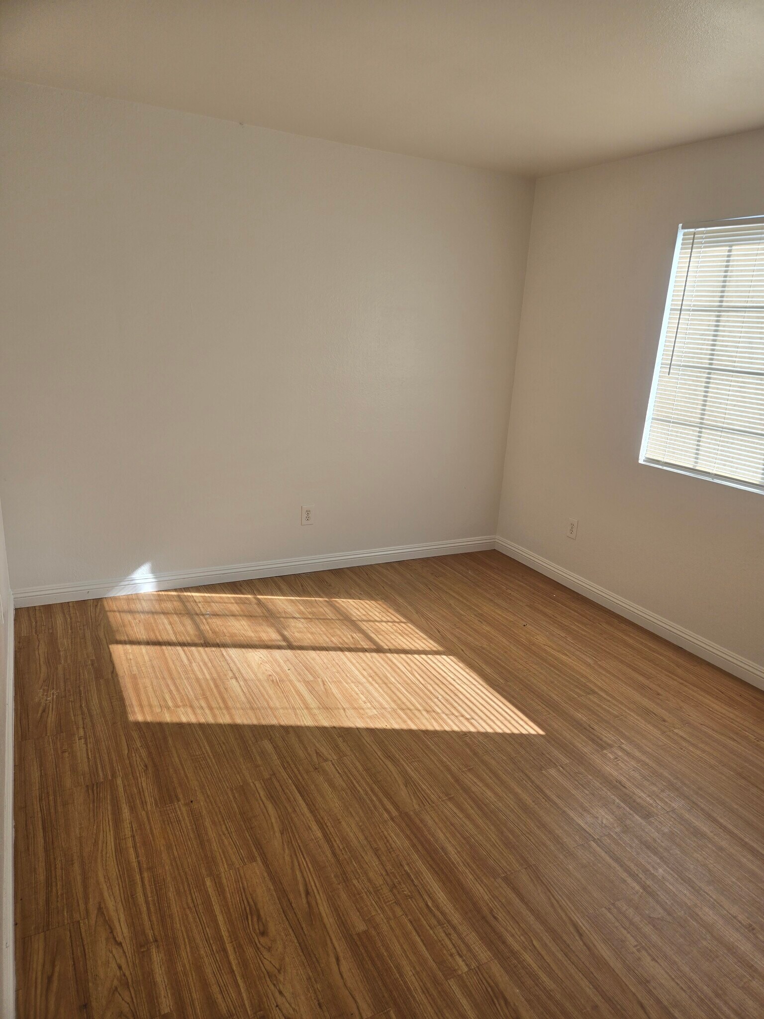 Building Photo - 2706 Jennydiane Dr