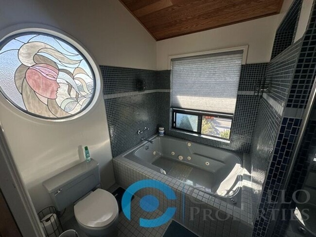 Building Photo - 2620 Deerpark Dr