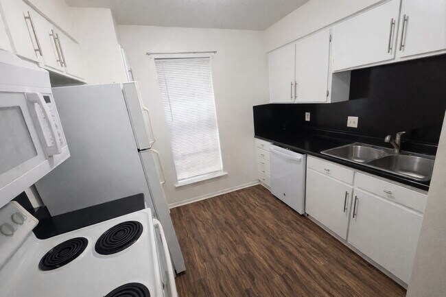 Building Photo - 217 Church St