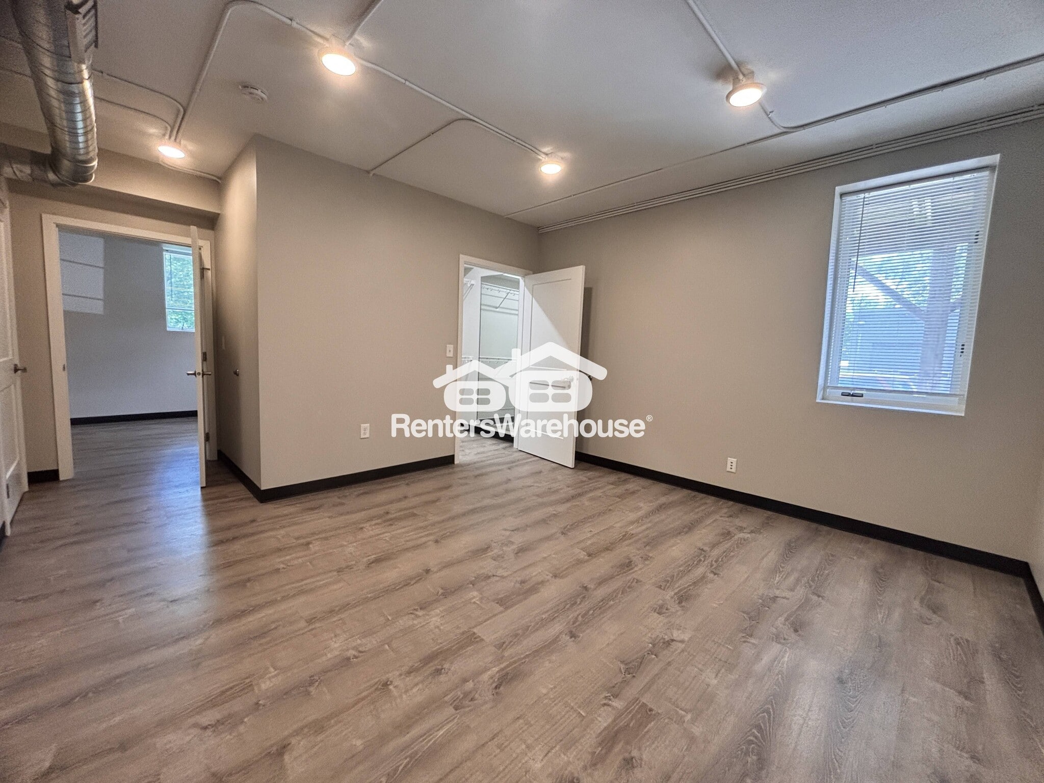 Building Photo - 6633 NW 6th Dr