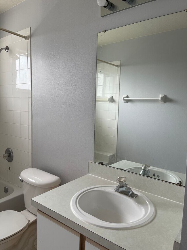 Building Photo - Charming 3-Bedroom, 2-Bath Condo in the Ga...