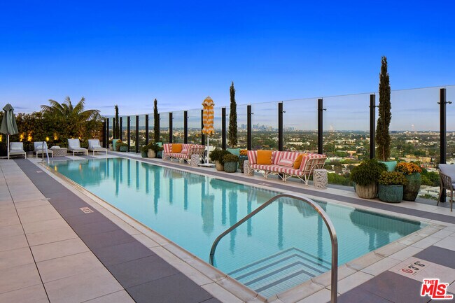 Building Photo - 8420 Sunset Blvd
