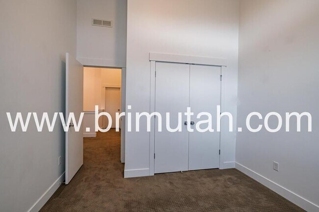 Building Photo - 9196 S Holiday Bowl Ct