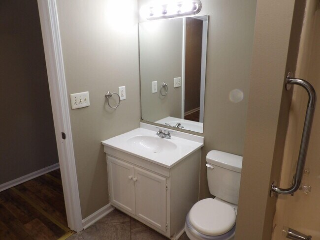 Building Photo - 75 Ashwood Ct