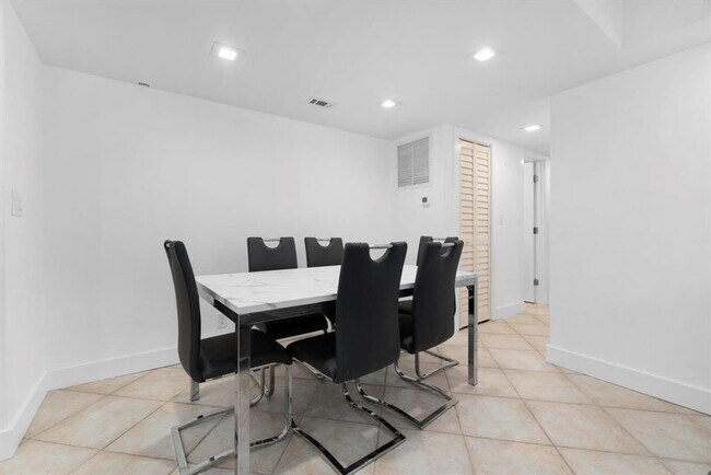 Building Photo - 1439 S Ocean Blvd