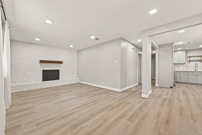 Building Photo - 1611 Drexel Dr