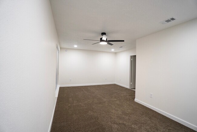 Building Photo - 3403 Honey Creek Dr