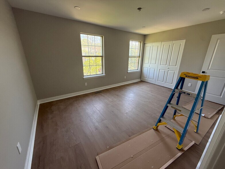 Building Photo - 1208 Knoll Mist Ln