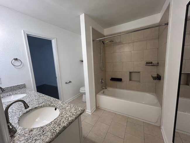 Building Photo - 5315 Cross Creek Dr