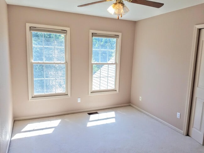 Building Photo - 47498 Fox Run Dr