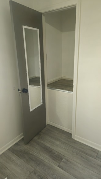 Building Photo - 5031 W Willoughby Rd