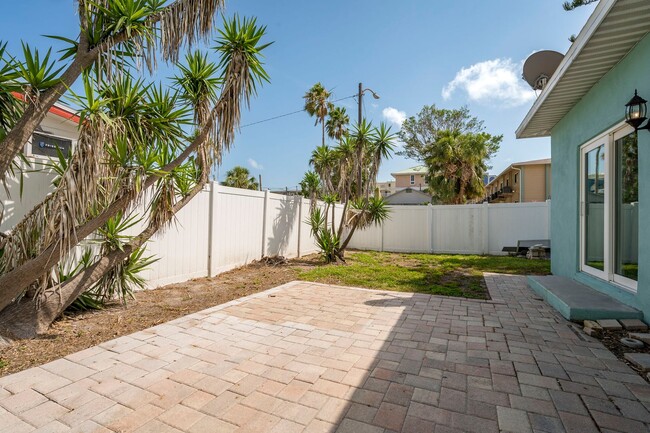 Building Photo - Fully Renovated Beachside Beauty – Walk to...