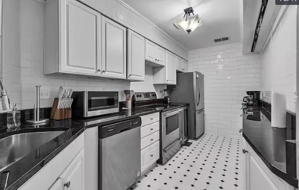 Building Photo - 448 N Aberdeen St