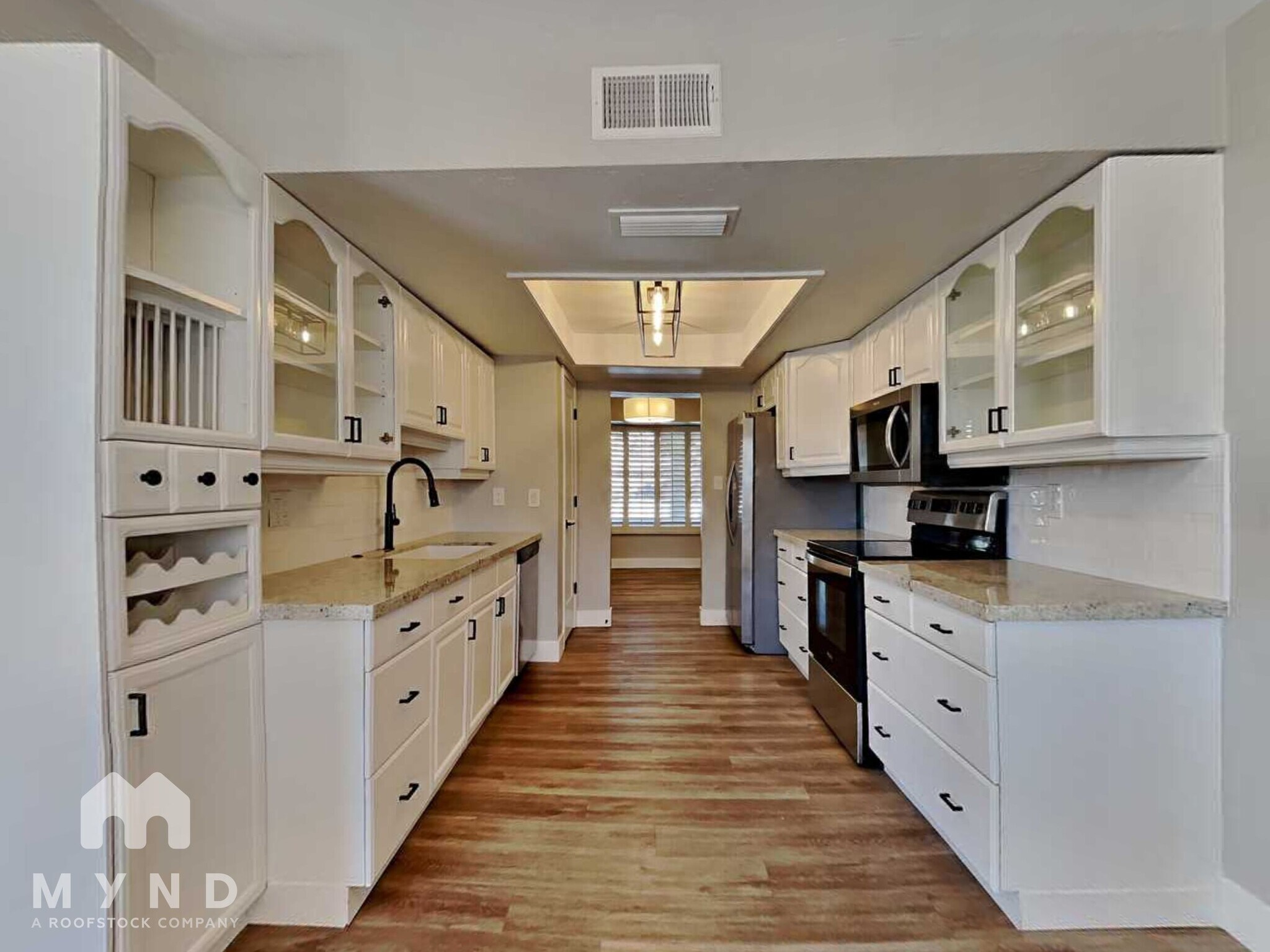 Building Photo - 7043 E Hearn Rd