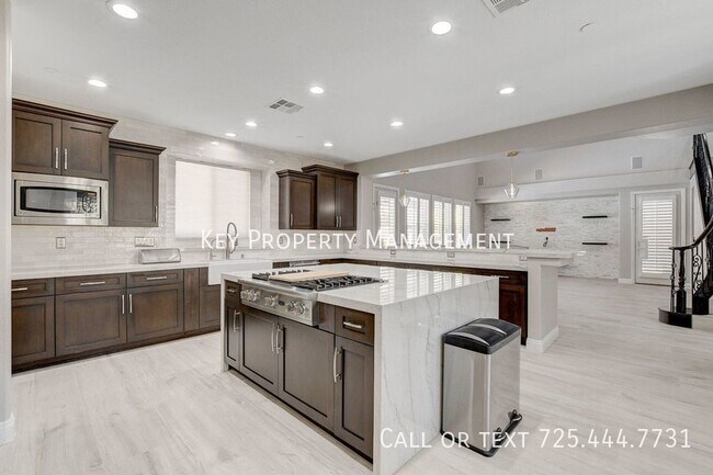 Building Photo - 4 BEDROOM 4.5 BATH MOUNTAINS EDGE REMODELE...