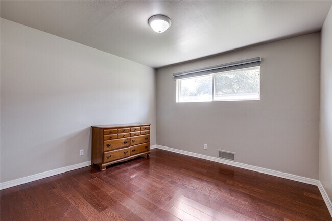 Building Photo - 2031 Brookhaven Dr