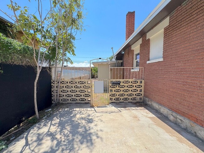 Building Photo - 3512 Clifton Ave