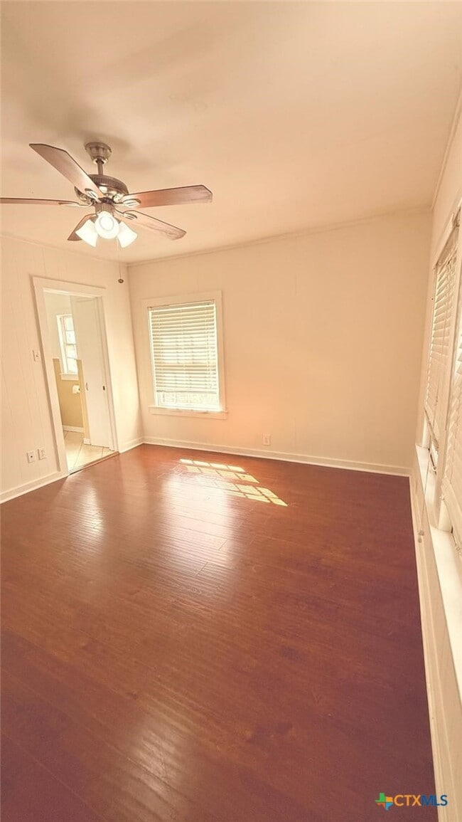 Building Photo - 724 N Beal St