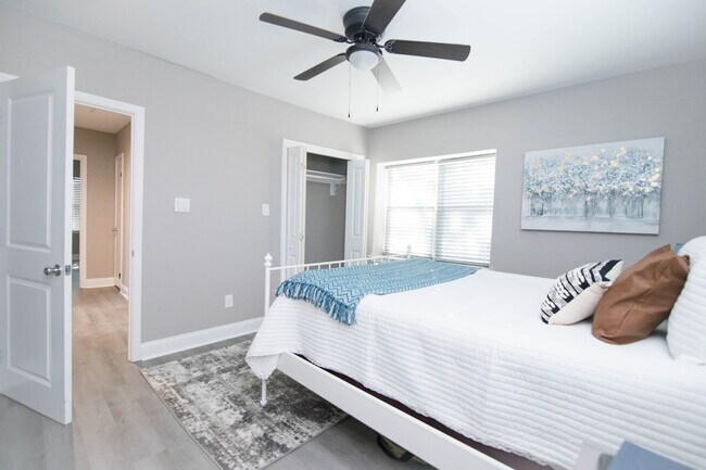 Building Photo - 305 W Sherman St