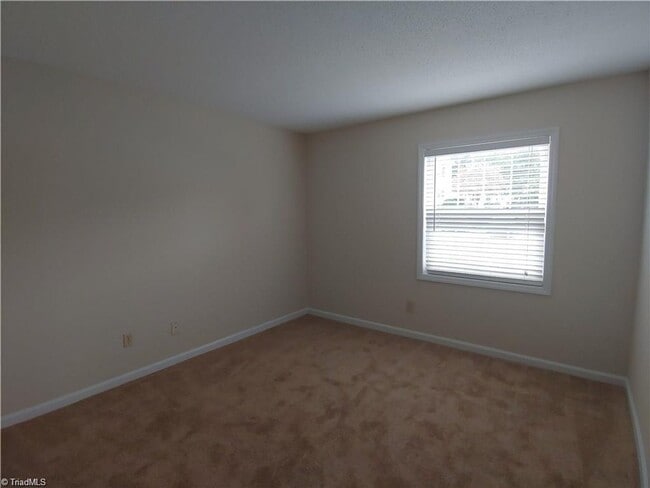 Building Photo - Condo near Guilford College!