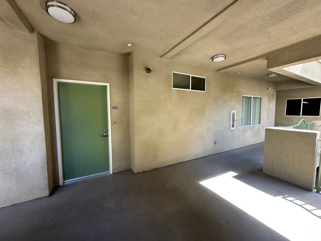 Building Photo - Available Low Income Unit - 2bed2bath cond...