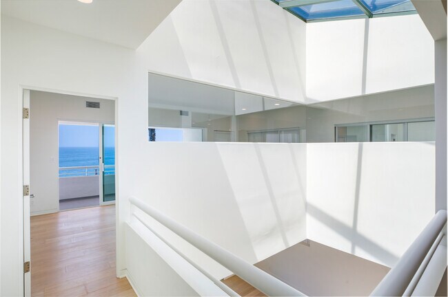 Building Photo - 21349 Rambla Vis