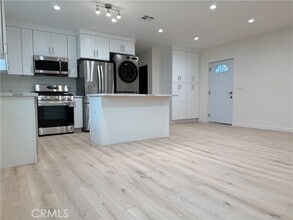 Building Photo - 22524 Vanowen St