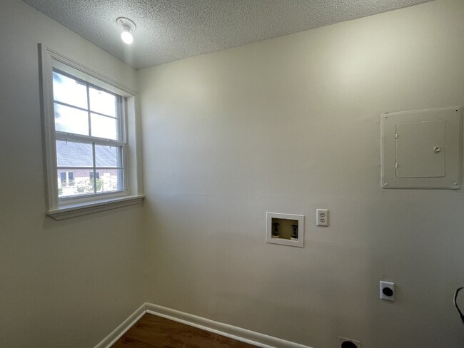 Building Photo - Apartment for Rent