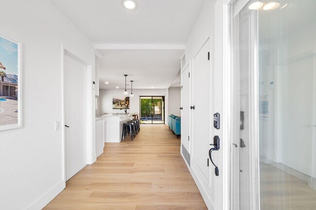 Building Photo - 1433 E Caleta Way