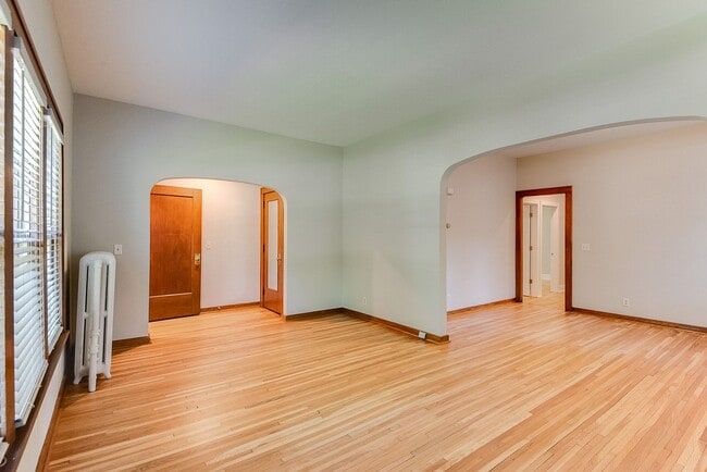 Building Photo - Recently Renovated 4-Bed Close to Macalester, St Thomas, Concordia & St Kate's!