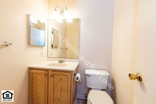 Building Photo - 15110 Tally Ho Dr