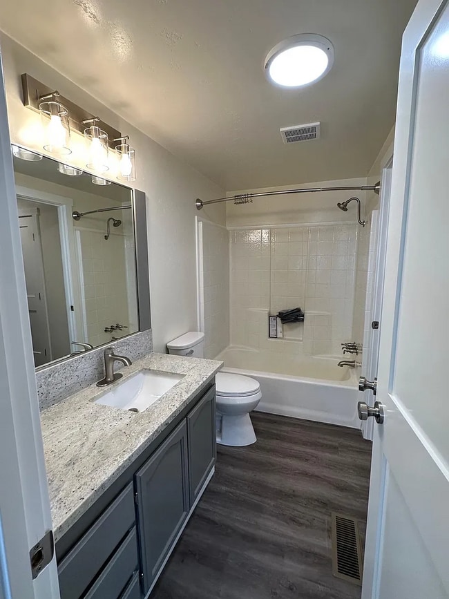 Building Photo - Modern Auburn Retreat—Fully Renovated 3BR ...
