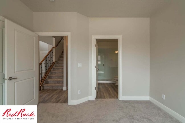 Building Photo - Beautiful Townhome in Hurricane Heights!
