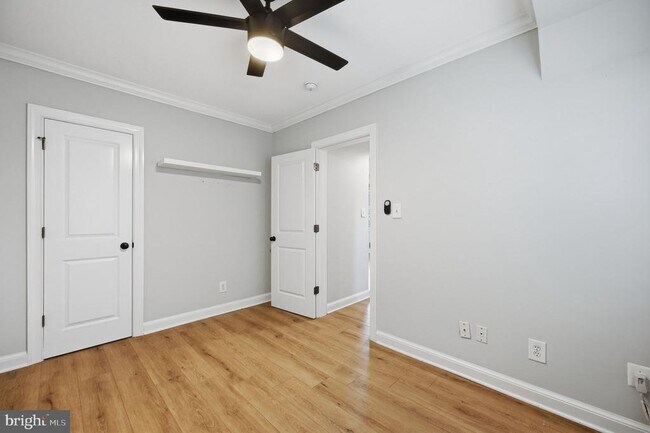 Building Photo - 906 S Washington St